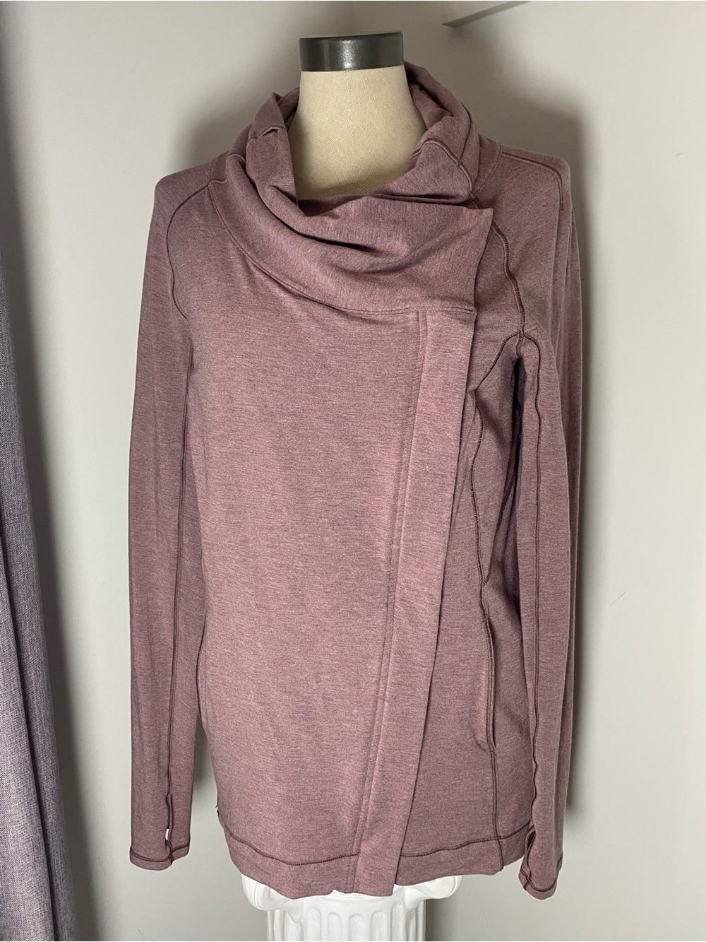 {190$} Lululemon Coast Easy Wrap- Mauve Pink